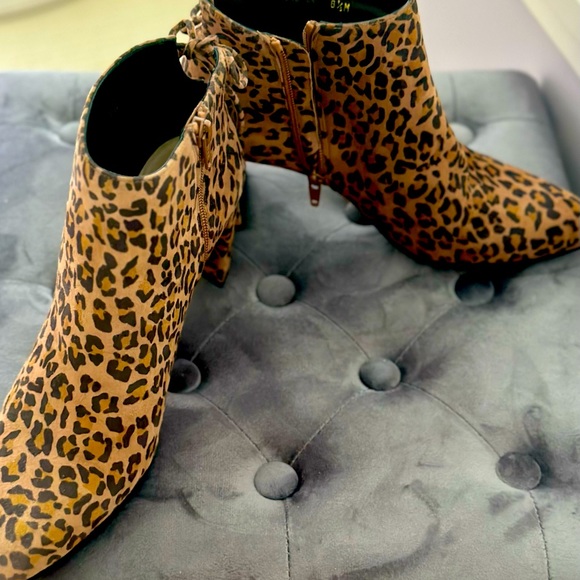 FALL FASHION Stuart Weizmann Leopard Ankle Boots, size 38.5 - Picture 4 of 4